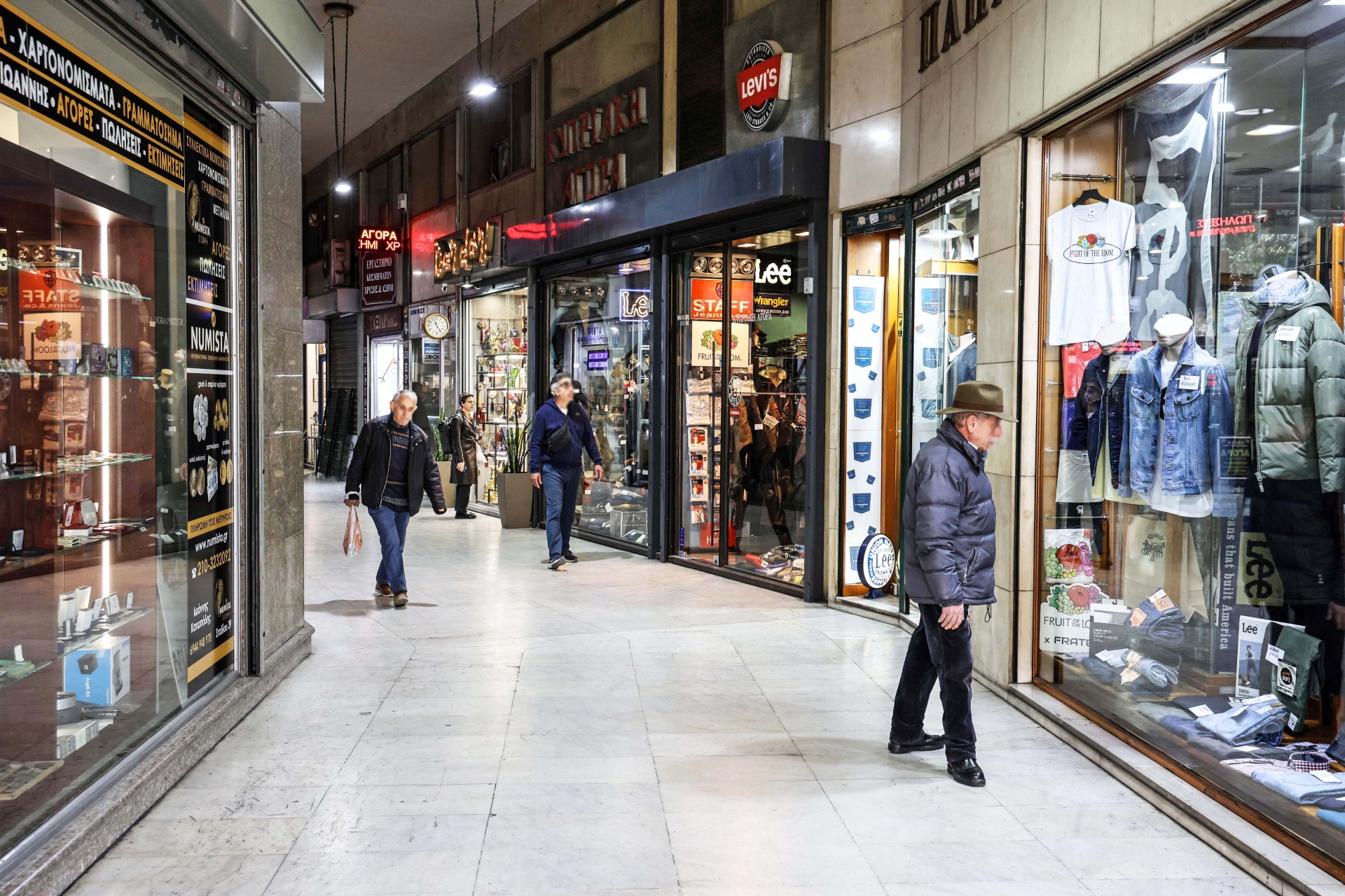 Στοά Ορφανίδου: Ενας μικρός ναός των μπλου τζιν και των συλλεκτών-2