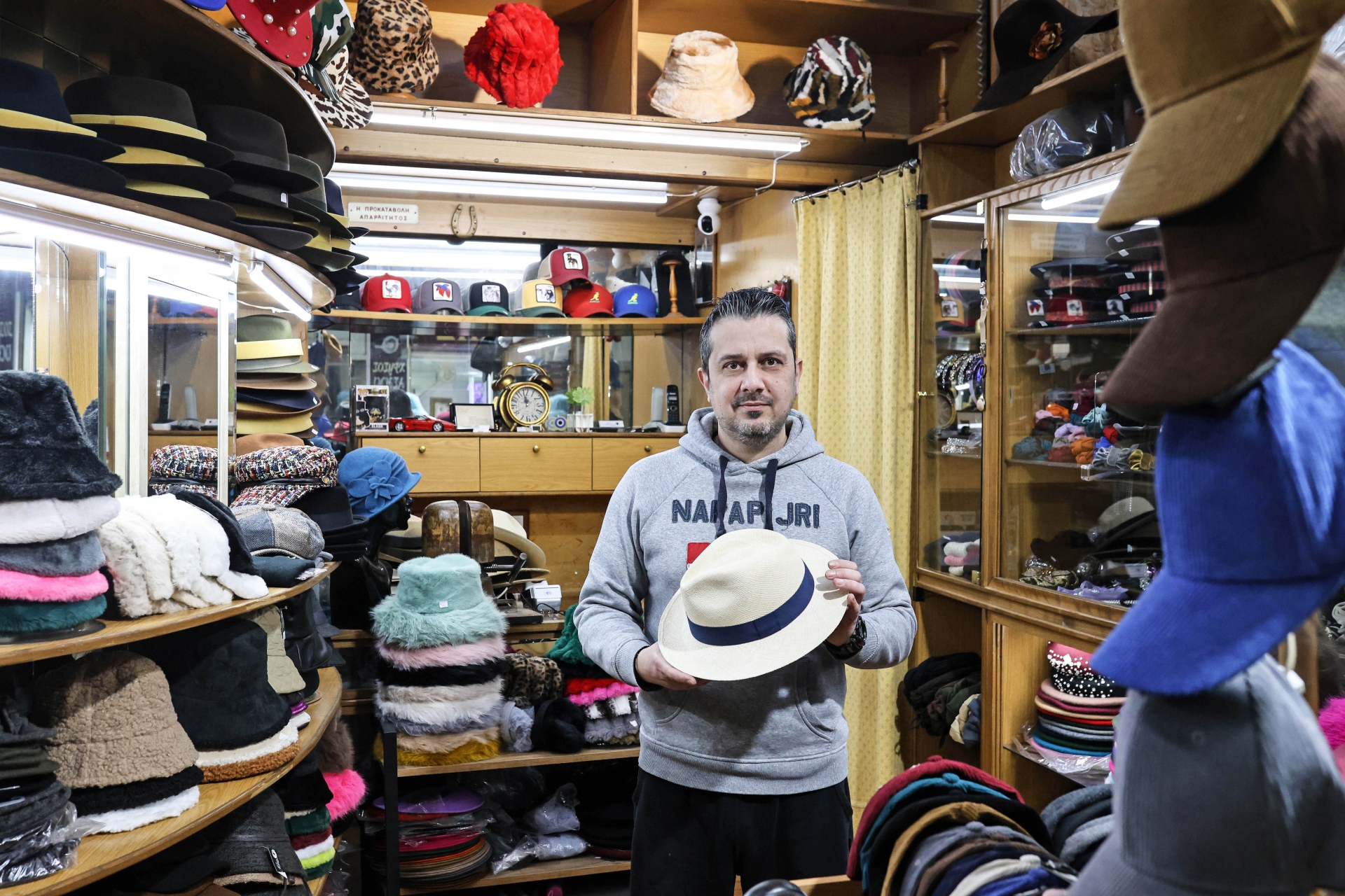 Στοά Ορφανίδου: Ενας μικρός ναός των μπλου τζιν και των συλλεκτών-7