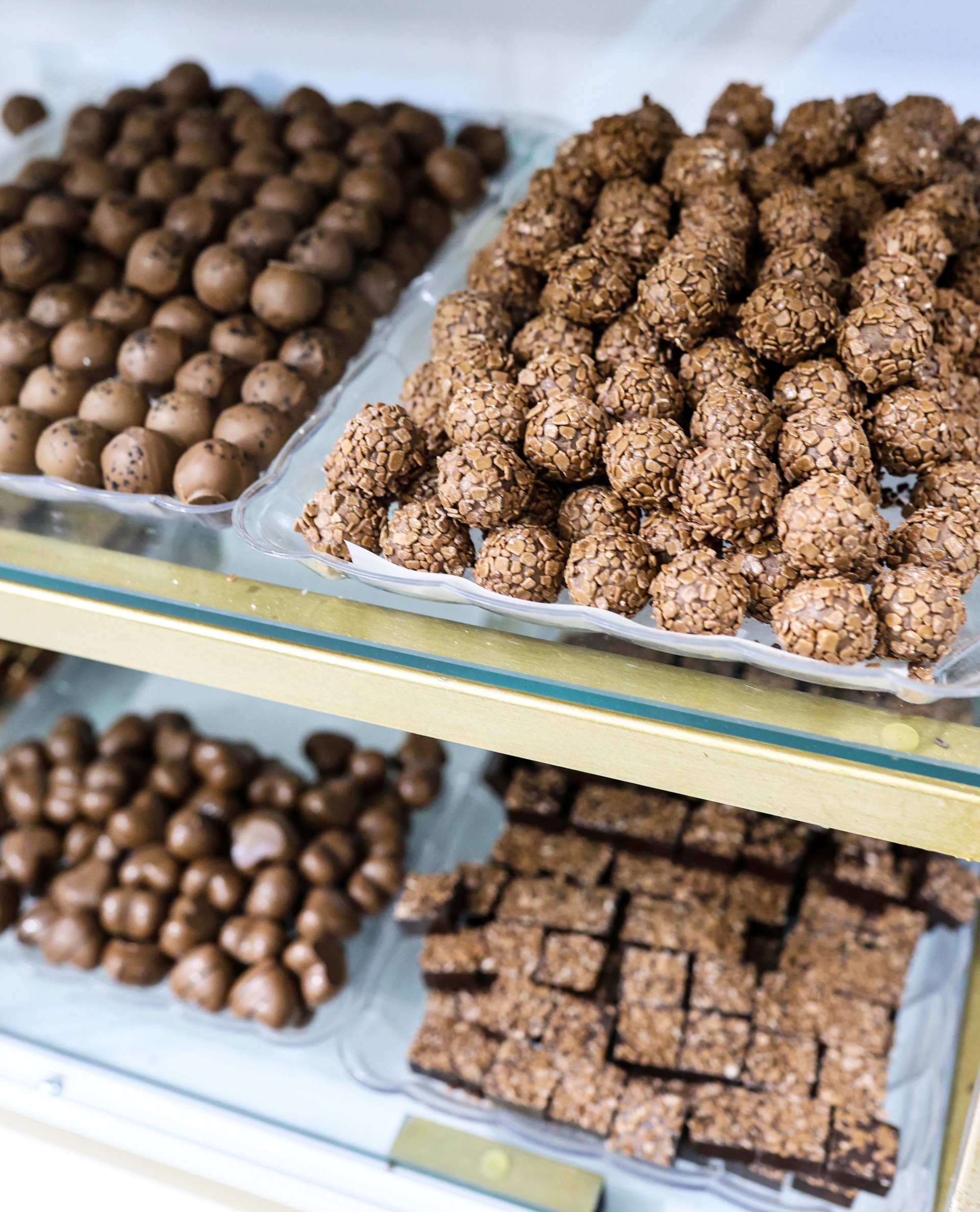 Στοά Ορφανίδου: Ενας μικρός ναός των μπλου τζιν και των συλλεκτών-11