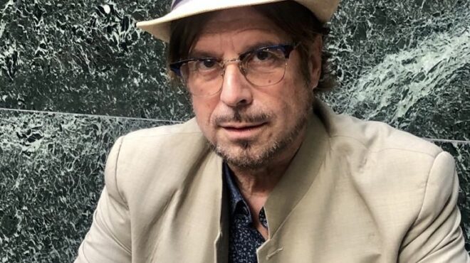 ο-υπόγειος-αμφισβητεί-την-κοινωνία-κ-563510494