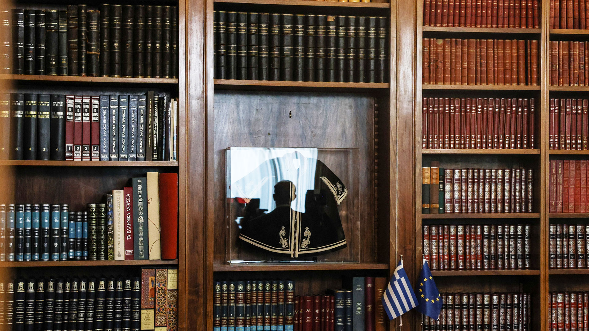 Κωνσταντίνος Τασούλας: Η μικρή κάπα, το δώρο και τα αφόρετα γυαλιά-1