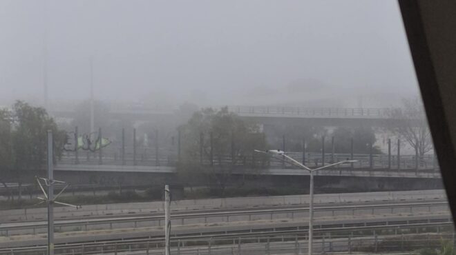 πυκνή-ομίχλη-και-αφρικανική-σκόνη-έχο-563516800