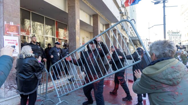 επεισόδια-στο-δημαρχείο-του-βελιγραδ-563502553