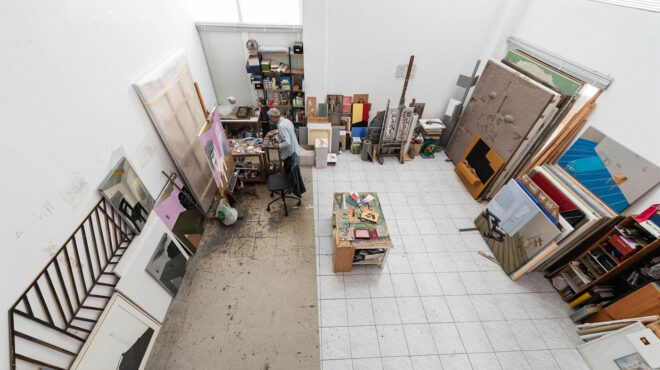 ρίχνοντας-κλεφτές-ματιές-στην-κουζί-563501335