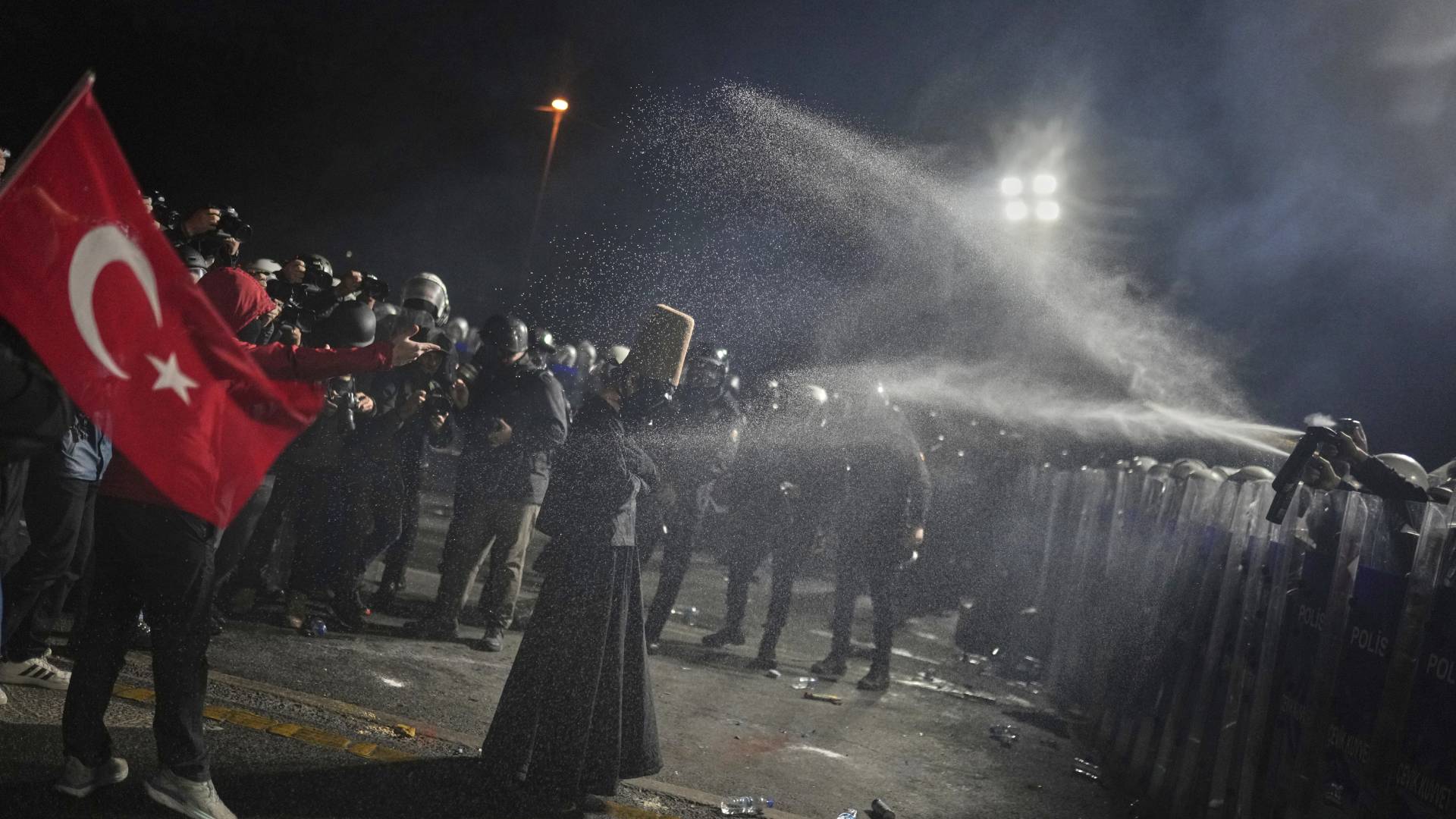 Τουρκία: «Ψήφος εμπιστοσύνης» από εκατομμύρια πολίτες στον φυλακισμένο Ιμάμογλου-3