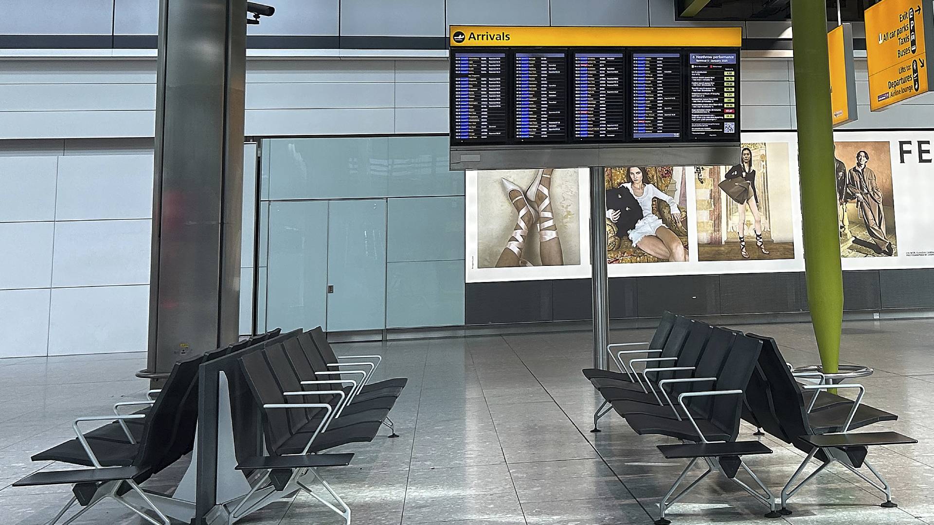 Βρετανία: «Ερημο» το αεροδρόμιο Χίθροου – Ερευνες για τα αίτια της πυρκαγιάς-3