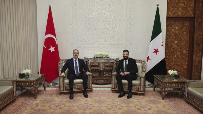 στη-δαμασκό-φιντάν-γκιουλέρ-και-καλίν-563512486