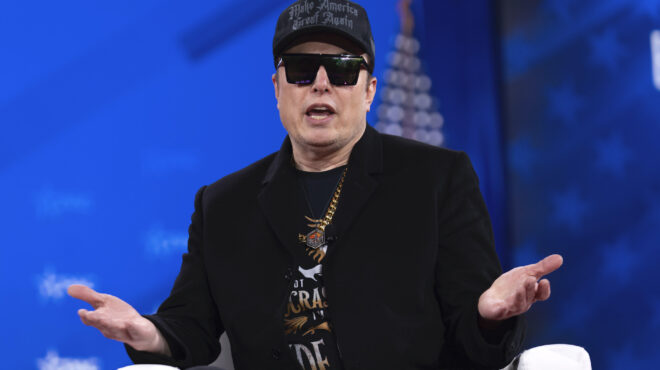 ο-ντόναλντ-τραμπ-βάζει-φρένο-στον-μασκ-563503438