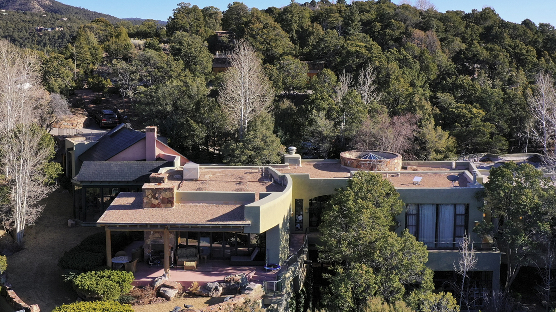 Τι γνώριζουμε έως τώρα για τον θάνατο του Τζιν Χάκμαν – Τα αναπάντητα ερωτήματα-1