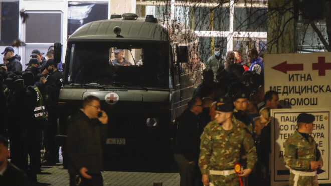 συλλήψεις-και-σκιές-διαφθοράς-με-φόντ-563517898