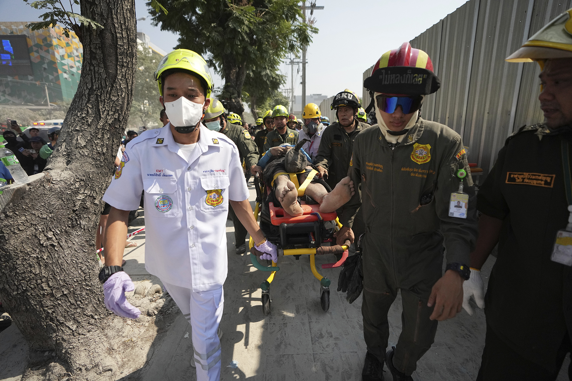 Μαρτυρίες Ελλήνων από την Μπανγκόκ: «Βλέπαμε τους τοίχους και τα τζάμια να ραγίζουν»-3