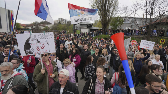 σερβία-διαδήλωση-έξω-από-φιλοκυβερνη-563539447