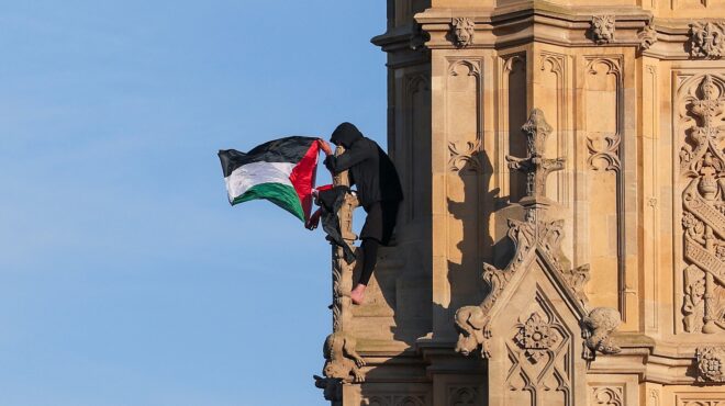 λονδίνο-σύλληψη-άνδρα-που-αναρριχήθη-563506972