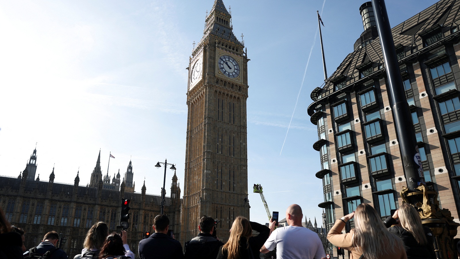 Λονδίνο: Σύλληψη άνδρα που αναρριχήθηκε στον πύργο του Μπιγκ Μπεν με παλαιστινιακή σημαία-2