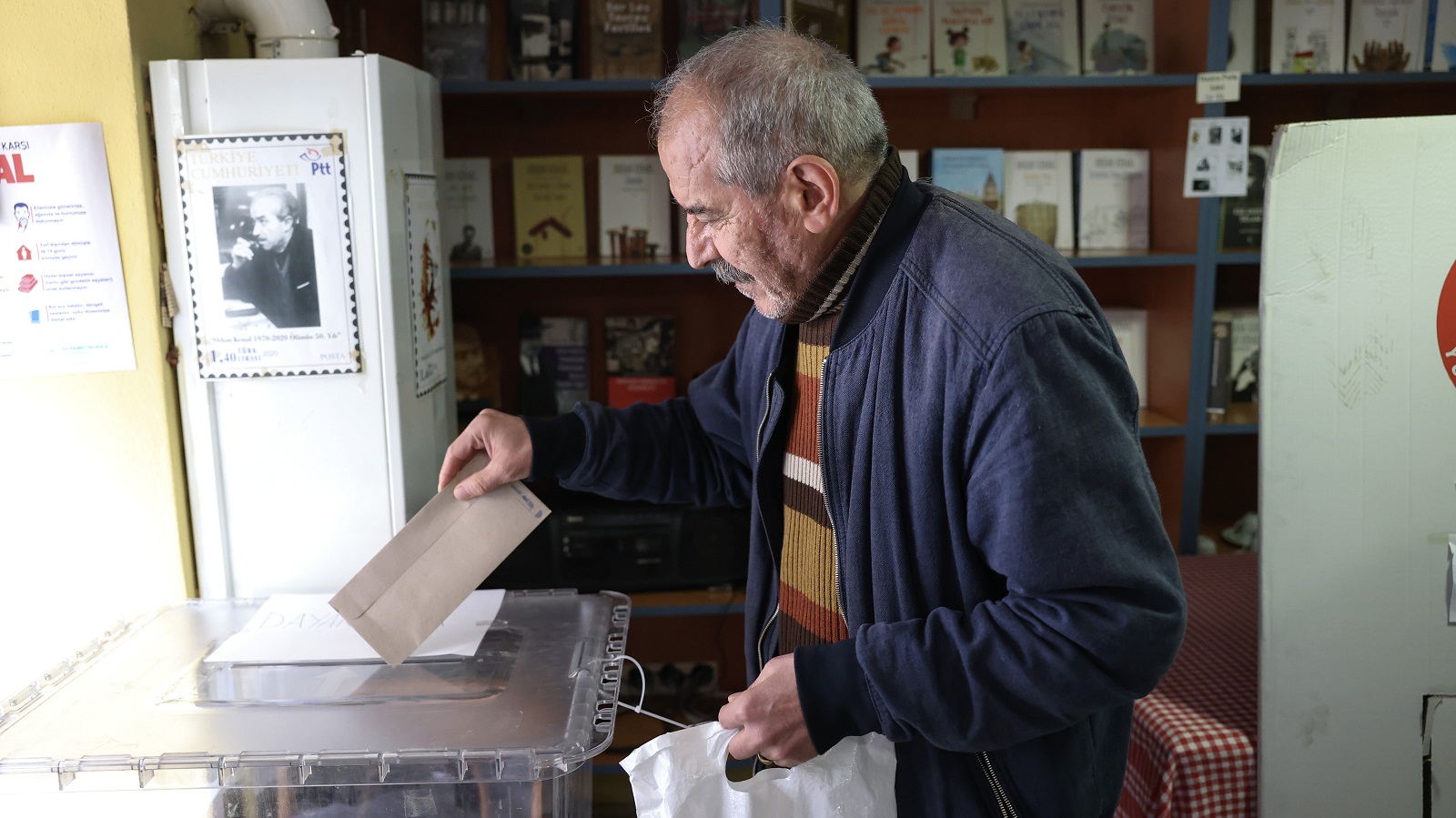 Τουρκία: Οι οπαδοί της αντιπολίτευσης προσέρχονται στις κάλπες χωρίς να ξέρουν σε τι να ελπίσουν [εικόνες]-2