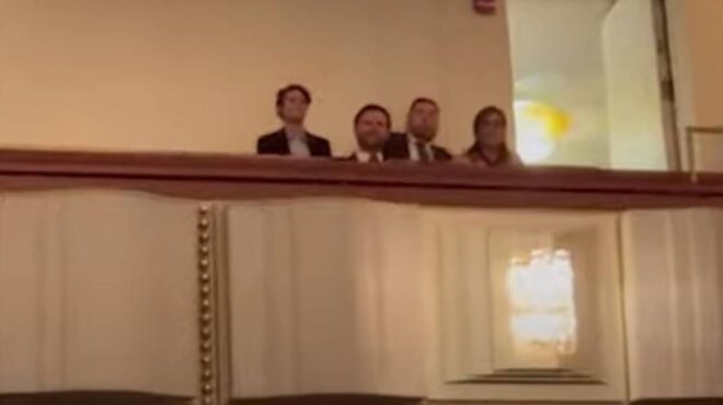 ηπα-αποδοκιμασίες-κατά-του-τζ-ντ-βανς-563514106