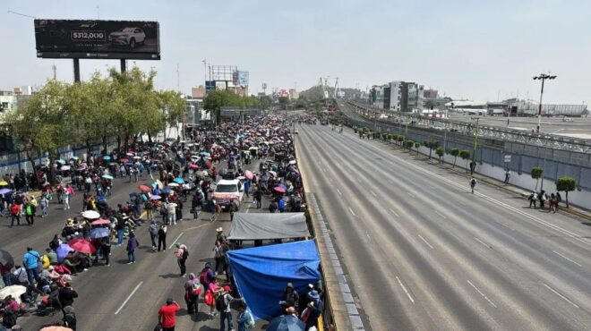 μεξικό-χιλιάδες-διαδηλωτές-έκλεισαν-563525803
