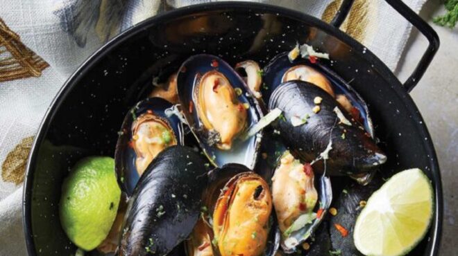 μύδια-αχνιστά-101-συνταγές-για-μεζέδες-ό-563529322