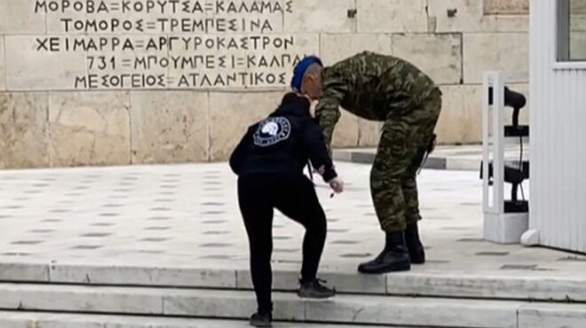 βουλή-γυναίκα-επιχείρησε-να-γράψει-υβ-563532874