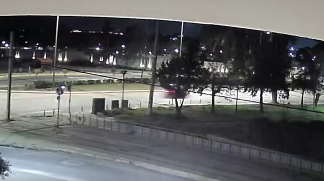 γλυφάδα-αυτοκίνητο-έπεσε-σε-στάση-λεω-563499034