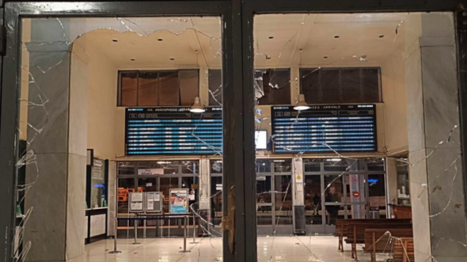 τέμπη-επίθεση-με-πέτρες-στον-σταθμό-το-563500072