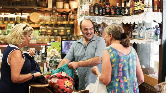 παντοπωλείο-πρέκας-σύρος-μια-κιβωτός-563514337