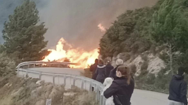 λευκάδα-σε-ύφεση-η-πυρκαγιά-σε-δασική-έ-563529643