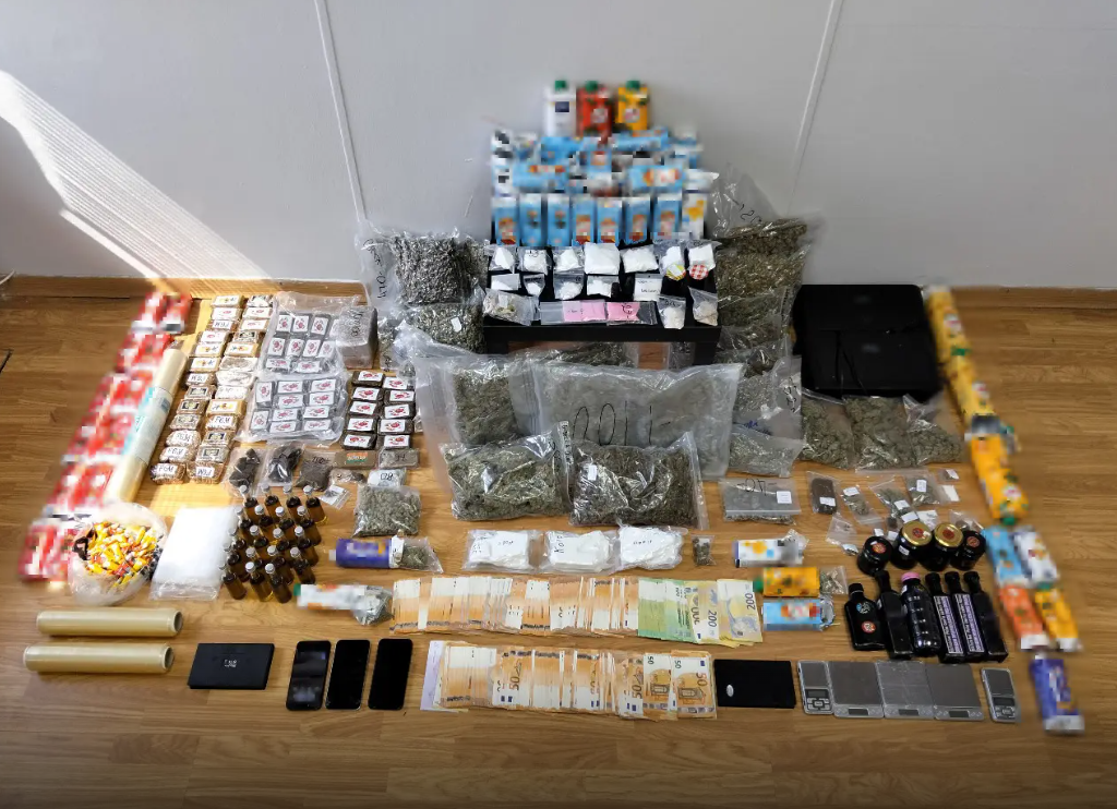 Ναρκωτικά: Πώς δρούσε το «κύκλωμα με τους χυμούς» στα νότια προάστια-1