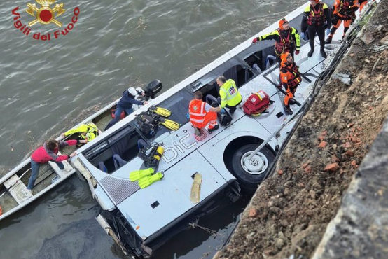 τορίνο-τουριστικό-λεωφορείο-έπεσε-σε-563533105