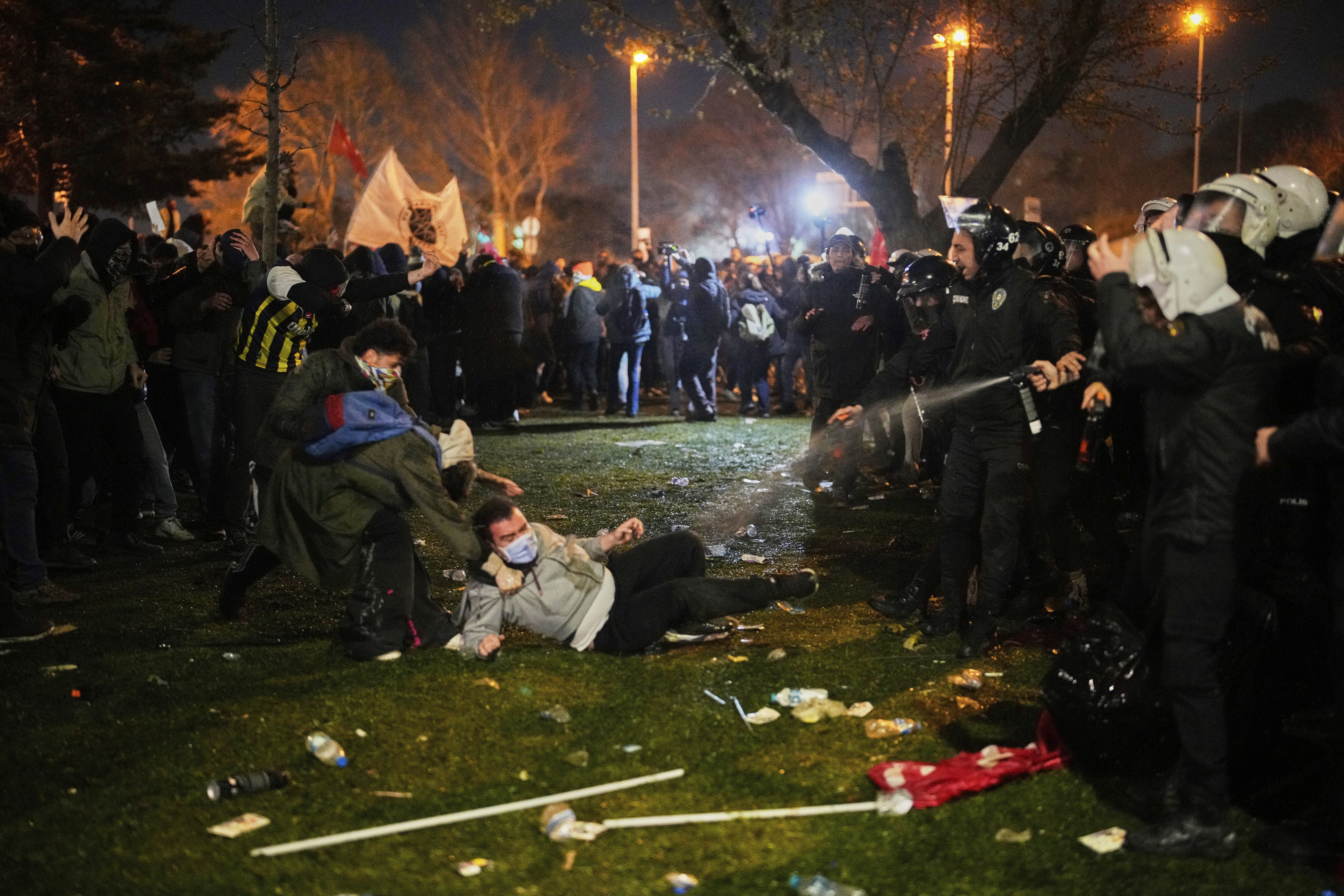 Διαβάστε στην «Καθημερινή της Κυριακής»-2