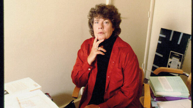 ενα-βιβλίο-μία-πολύ-αγγλική-ιστορία-563524366