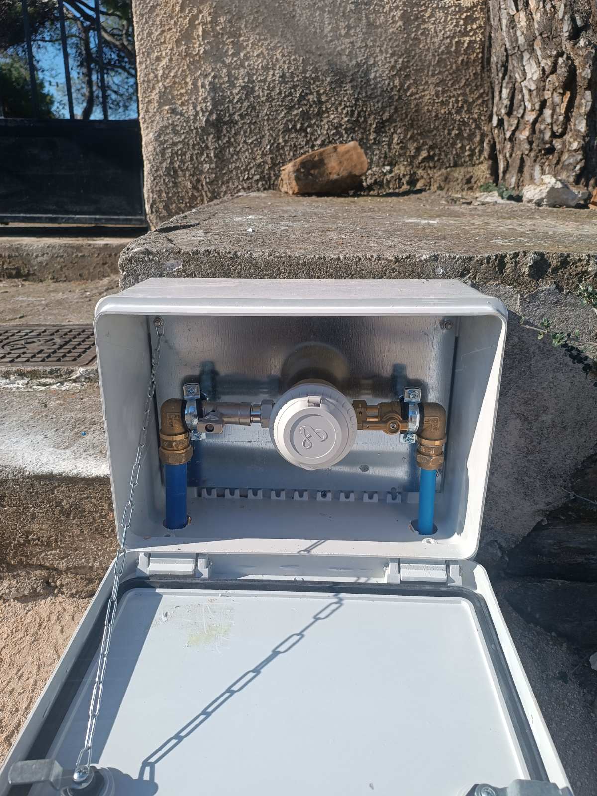 Iστορίες τρέλας στο δίκτυο της ΕΥΔΑΠ: Βάζουν οπτικές ίνες και κόβουν το νερό-4