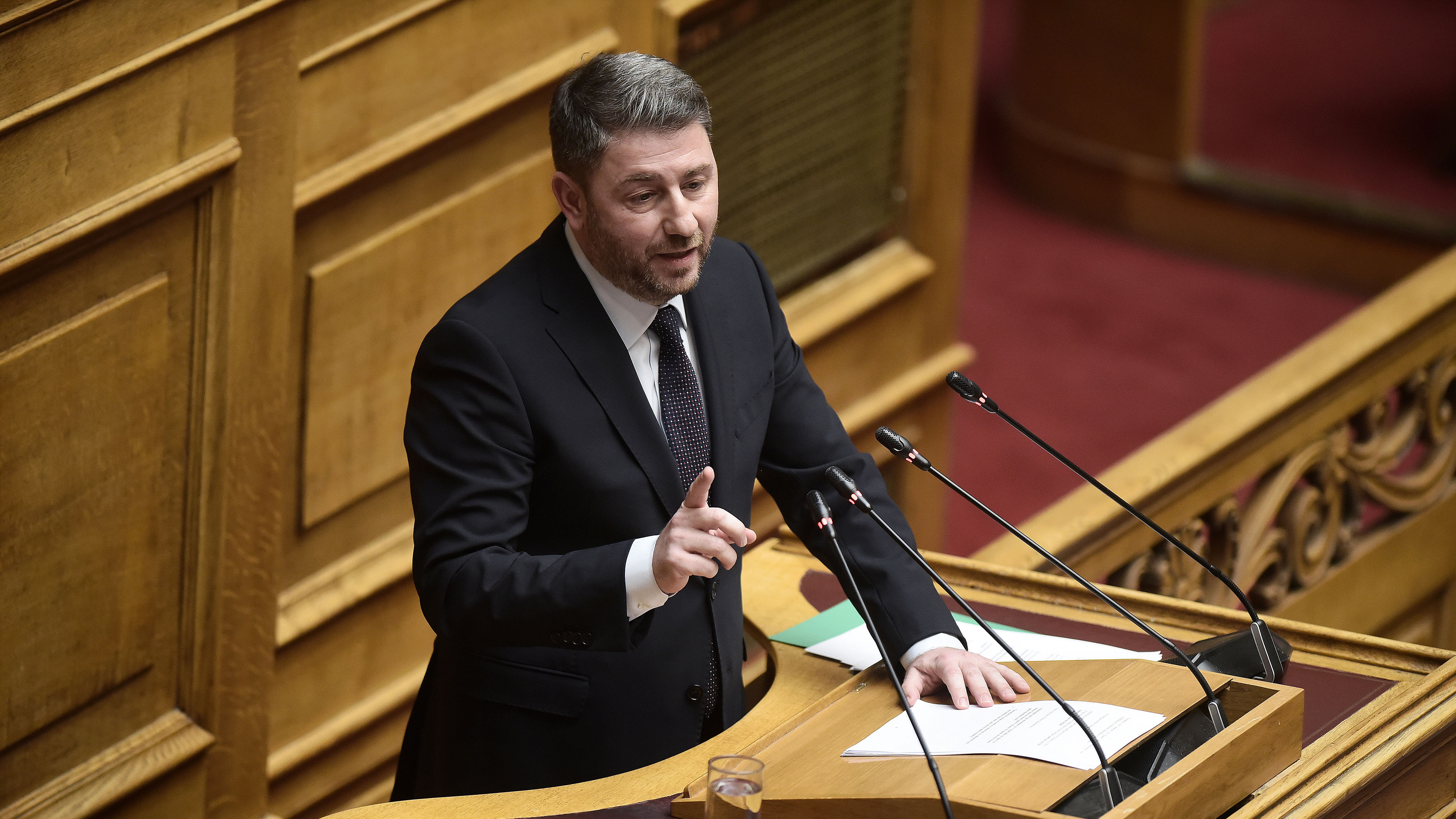 Πρόταση δυσπιστίας: Σκληρή αντιπαράθεση, φίλια πυρά και μία διαγραφή-2