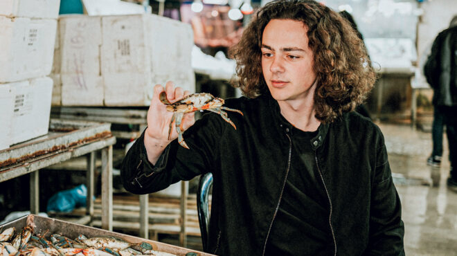 σταύρο-αρβανίτη-evans-τι-γεύση-έχουν-οι-ακρ-563540401