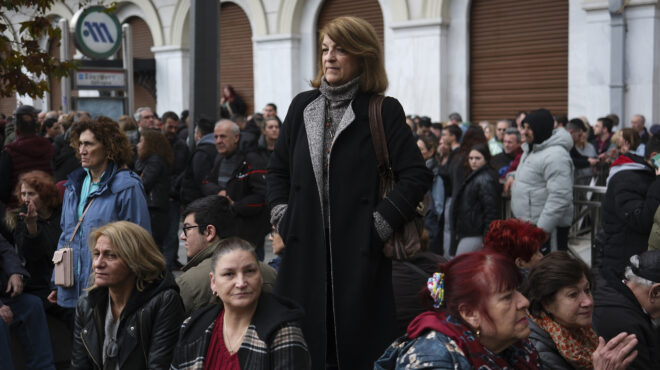 εχω-44-χρόνια-να-κατέβω-στον-δρόμο-563495419