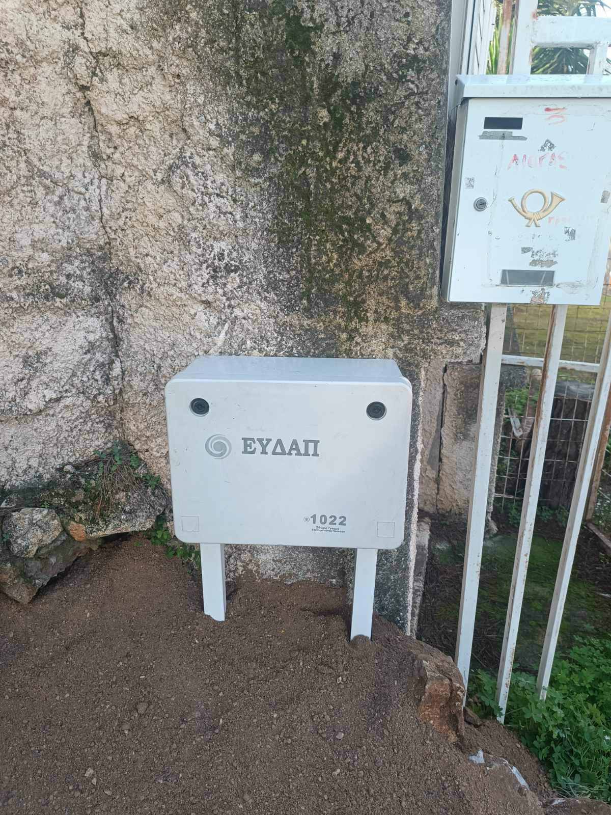 Iστορίες τρέλας στο δίκτυο της ΕΥΔΑΠ: Βάζουν οπτικές ίνες και κόβουν το νερό-3