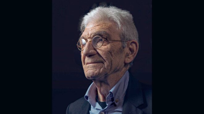 γλυπτό-με-τη-μορφή-του-γιάννη-μπουτάρη-563501158