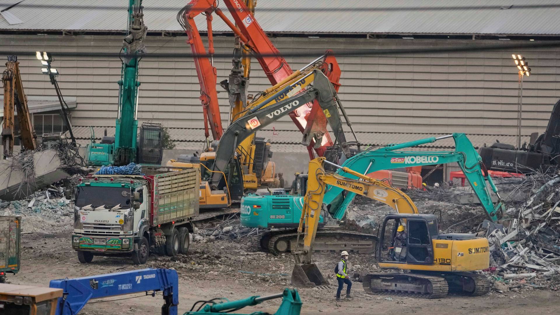 Μιανμάρ: Ξεπέρασαν τους 2.000 οι νεκροί του σεισμού – Σημάδια ζωής στον ουρανοξύστη της Μπανγκόκ-1