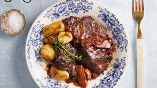 μοσχαρίσια-μάγουλα-μπρεζέ-σε-κρασί-barolo-563517679