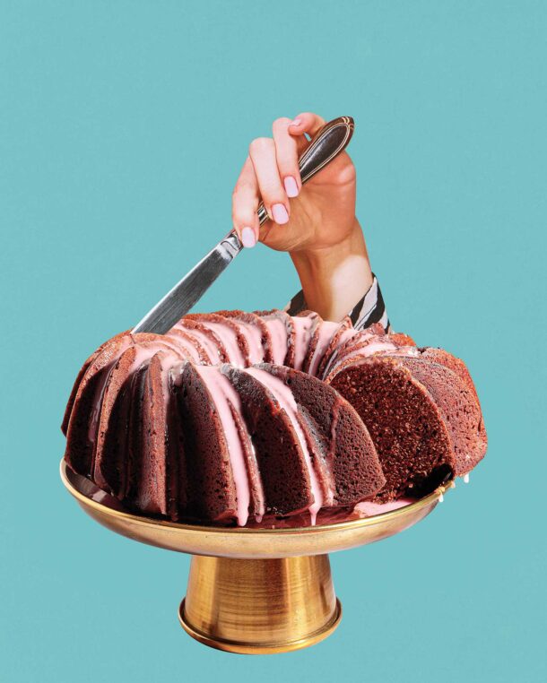 bundt-cake-με-ροζ-γλάσο-ιβίσκου-563506417