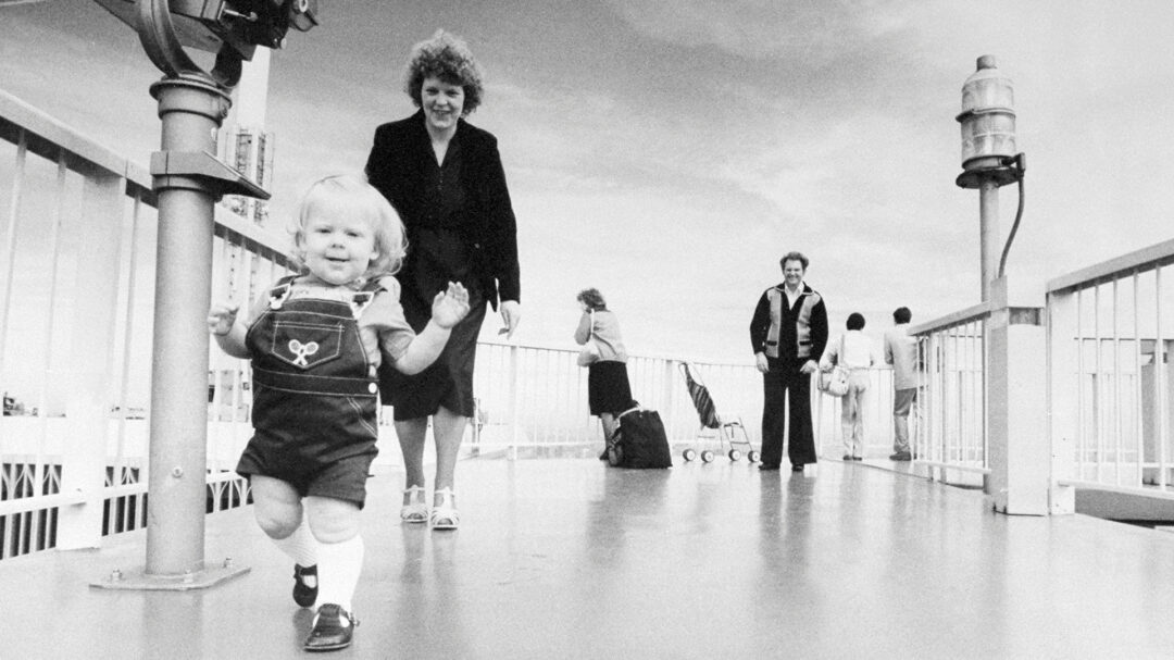 αυτό-το-κοριτσάκι-ήταν-το-πρώτο-παιδί-μ-563512699