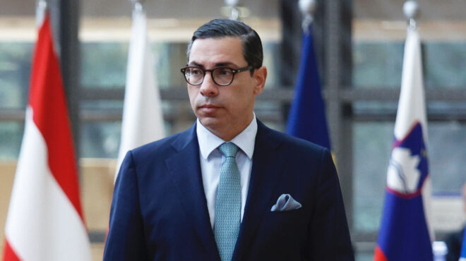 εντός-και-εκτός-επικοινωνία-ουάσιγκτ-563500912