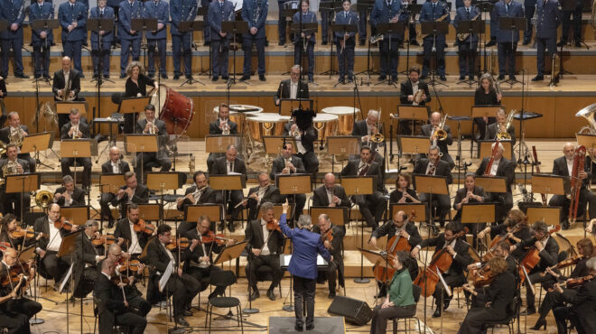 ανοιγμα-στο-κοινό-με-κέφι-και-χιούμορ-563529148