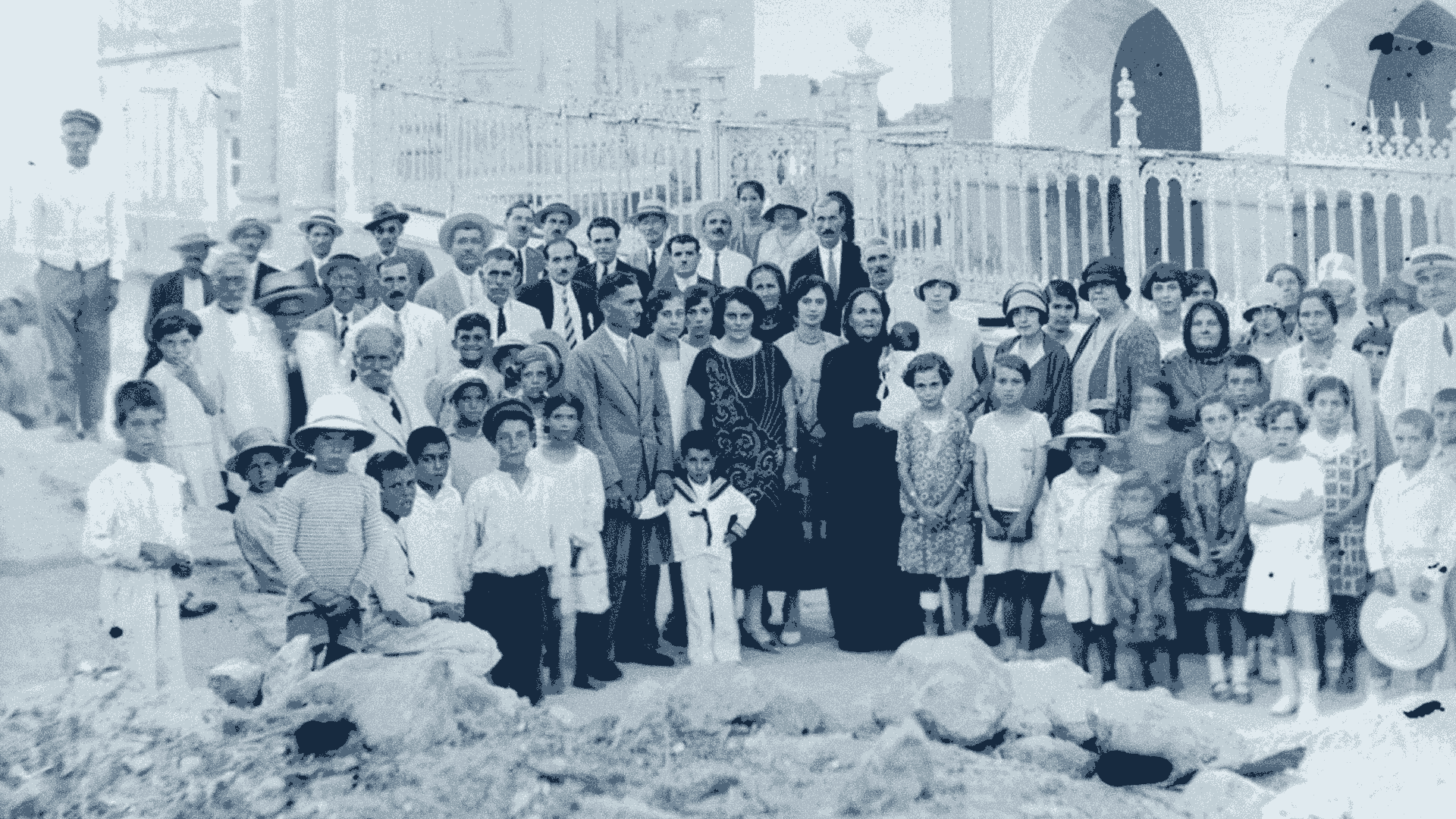 στο-ολοκαύτωμα-προσποιήθηκε-τον-νεκ-563516806