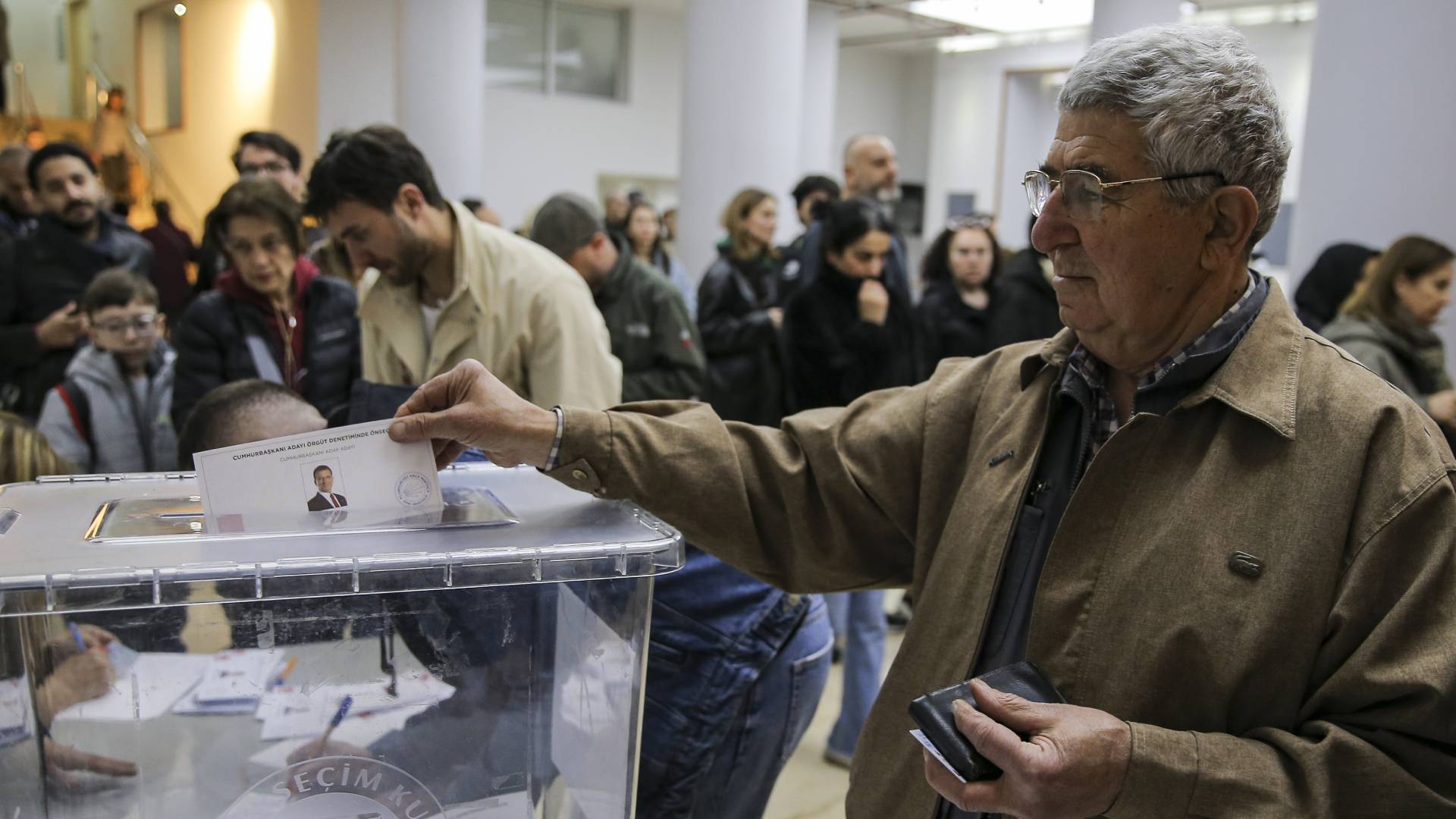 Τουρκία: Εκατομμύρια στις κάλπες του CHP για τον Ιμάμογλου-1