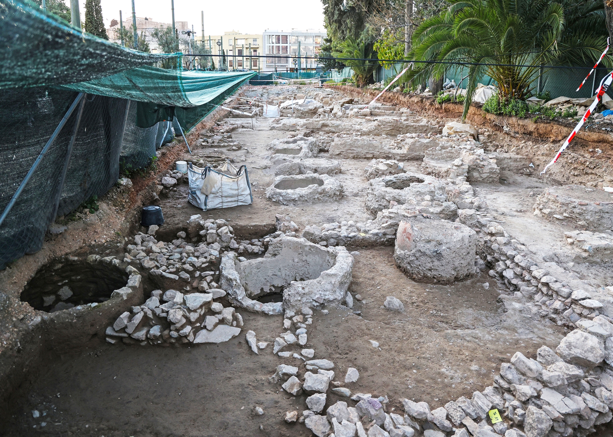 Το καλοκαίρι «ανοίγει» η Βασιλίσσης Ολγας-3