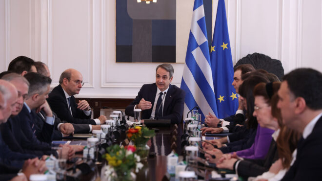 δημοσκοπήσεις-πώς-διαβάζει-τα-ποσοστ-563528569