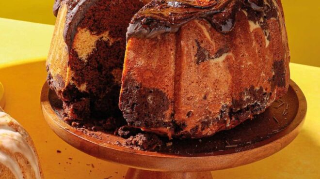 κέικ-λαδιού-δίχρωμο-με-σοκολάτα-και-πο-563529718