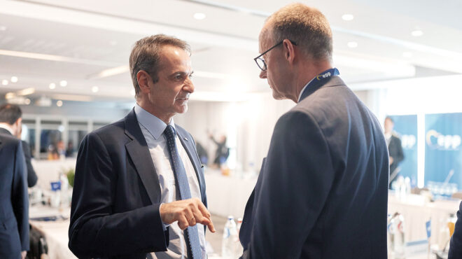 ο-ανασχηματισμός-ξεκινάει-από-το-μαξί-563503066