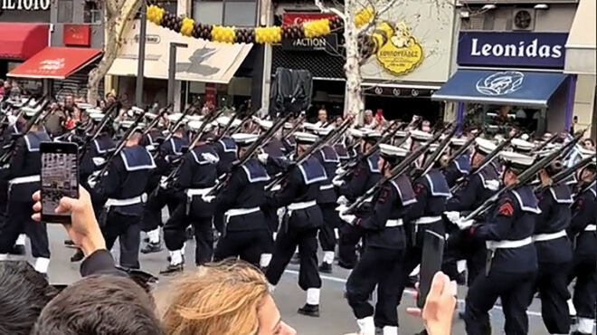 κραδασμοί-μετά-την-παρέλαση-563535721